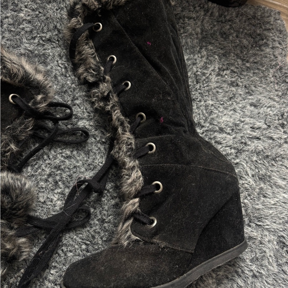 Women's Black Fur-Trimmed Wedge Boots - Picture 4 of 8